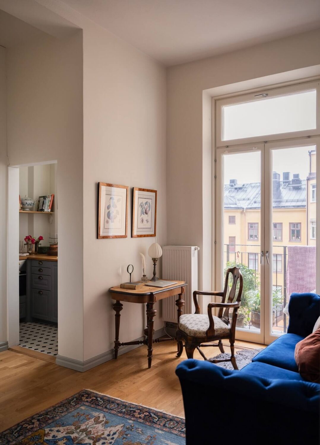 A Tiny Apartment with Antique Furniture 1 tiny living room with blue sofa and antique desk nordroom