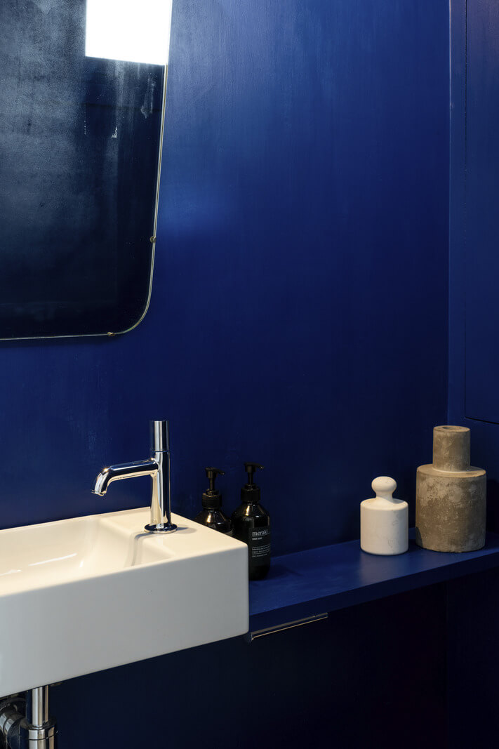 A Modern London Home with Plaster Walls 14 deep blue powder room