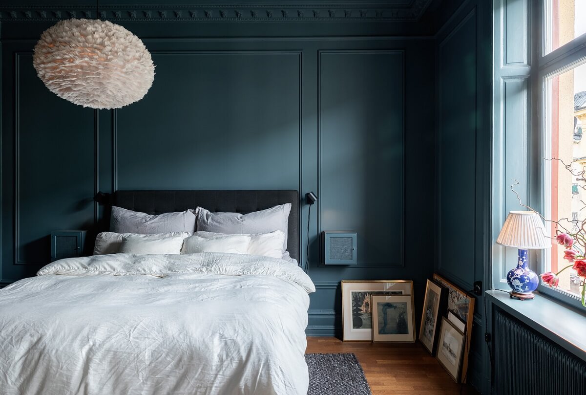 A Classic Swedish Apartment with a Dark Blue Bedroom 12 classic dark blue bedroom