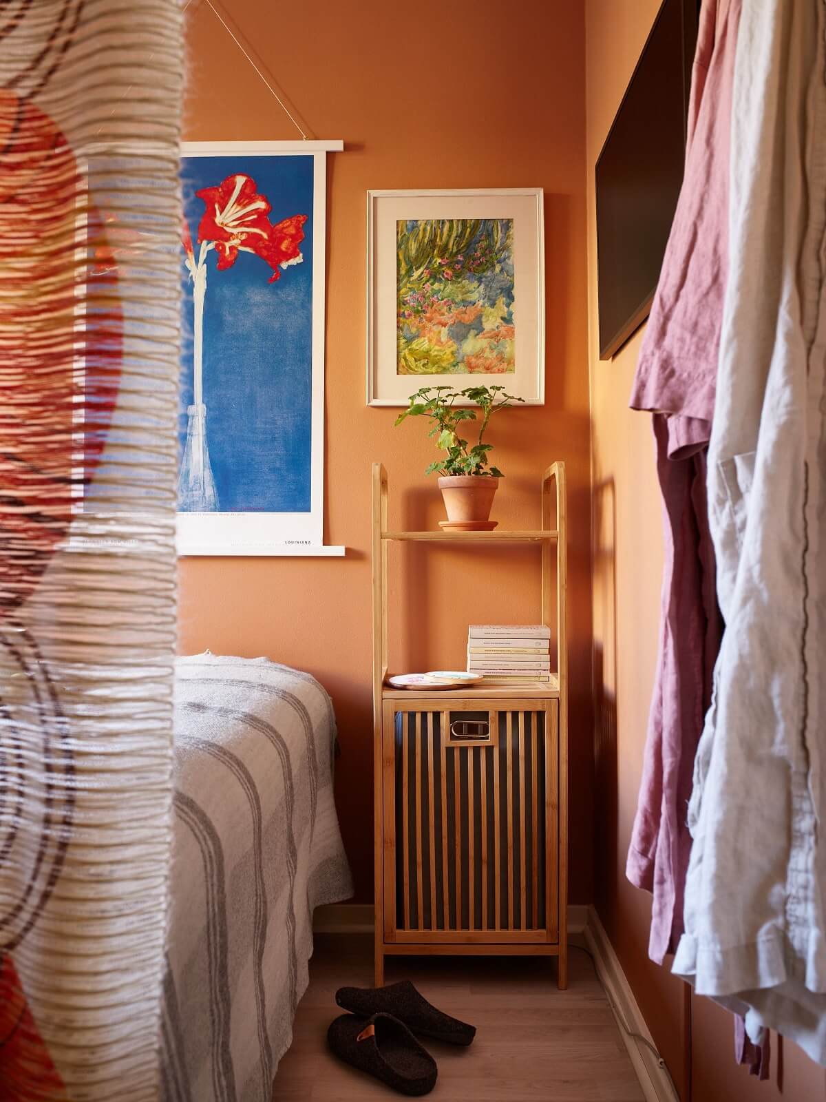 terracotta brown bedroom