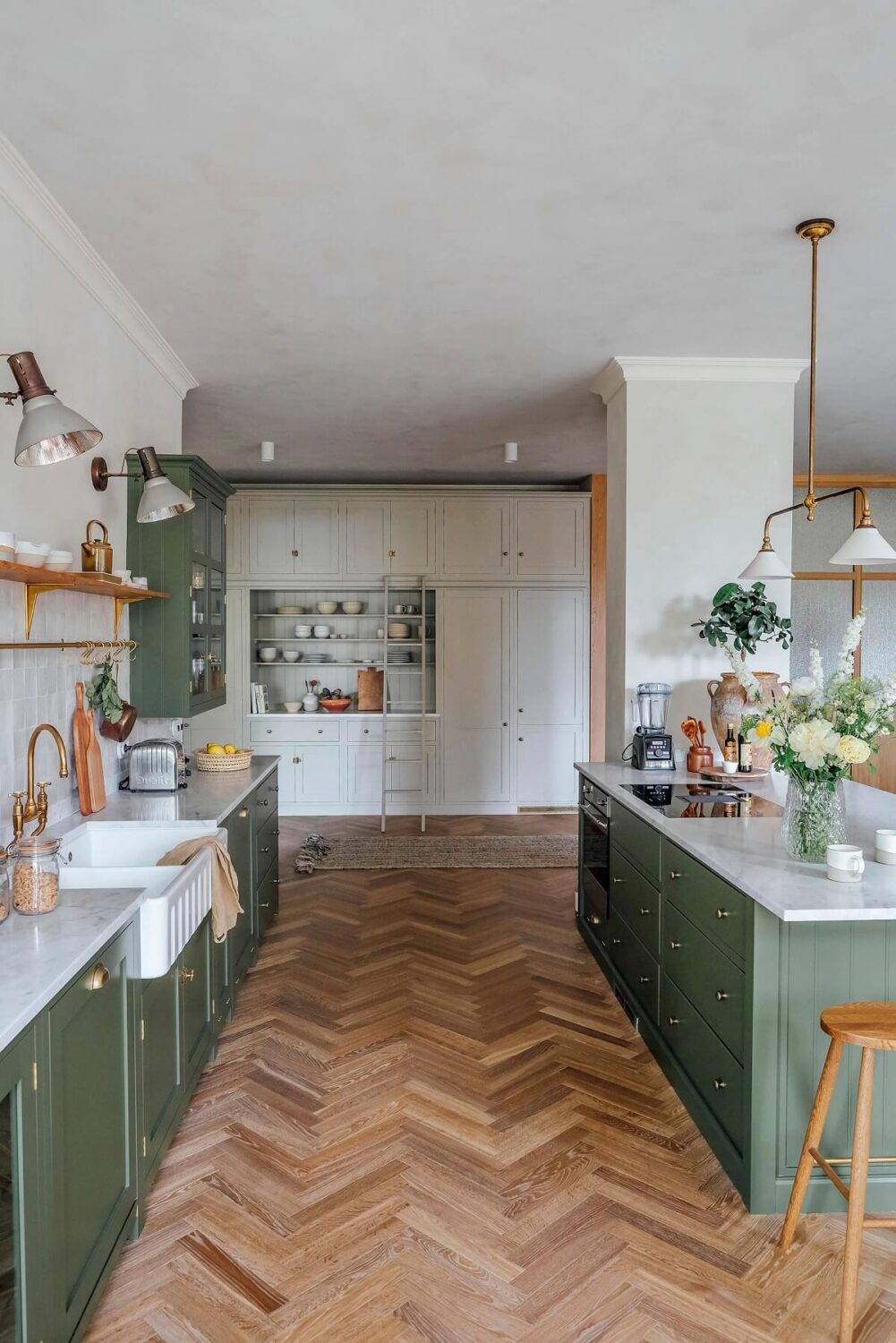A deVOL Kitchen in the St. Oak Apartment from Our Food Stories 4 5.TheRealShakerKitchen PhotographyCreditStOakApartments deVOL LOW RES A deVOL Kitchen in the St. Oak Apartment from Our Food Stories
