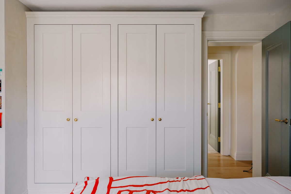 A White English House with a Beautiful Open-Plan Kitchen 19 bedroom wardrobes