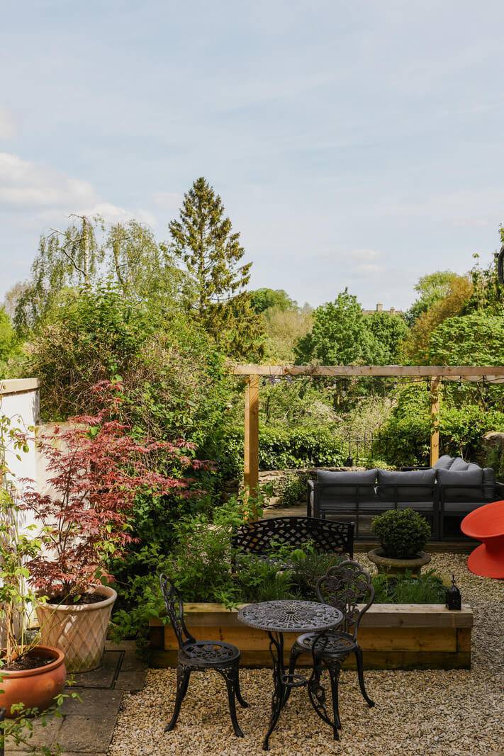 A Rich Color Palette in a Historic English Home 27 garden table