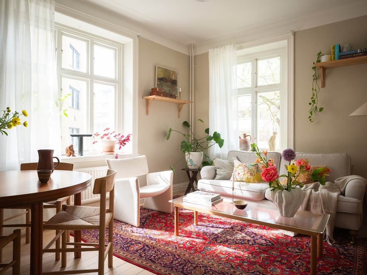 Best of 2024: Living Rooms 23 light filled living room with beige walls and pink rug