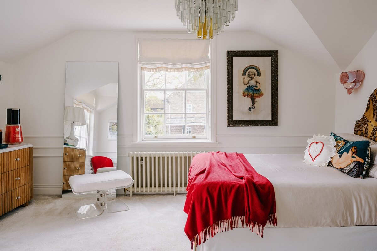 A White English House with a Beautiful Open-Plan Kitchen 11 white bedroom