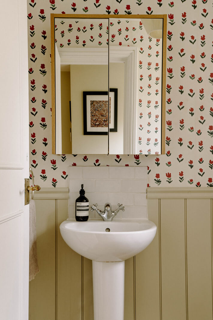 A Charming Apartment in a Victorian Villa 15 bathroom with wallpaper 1 A Charming Apartment in a Victorian Villa