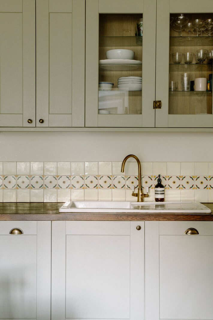 A Charming Apartment in a Victorian Villa 4 kitchen detail