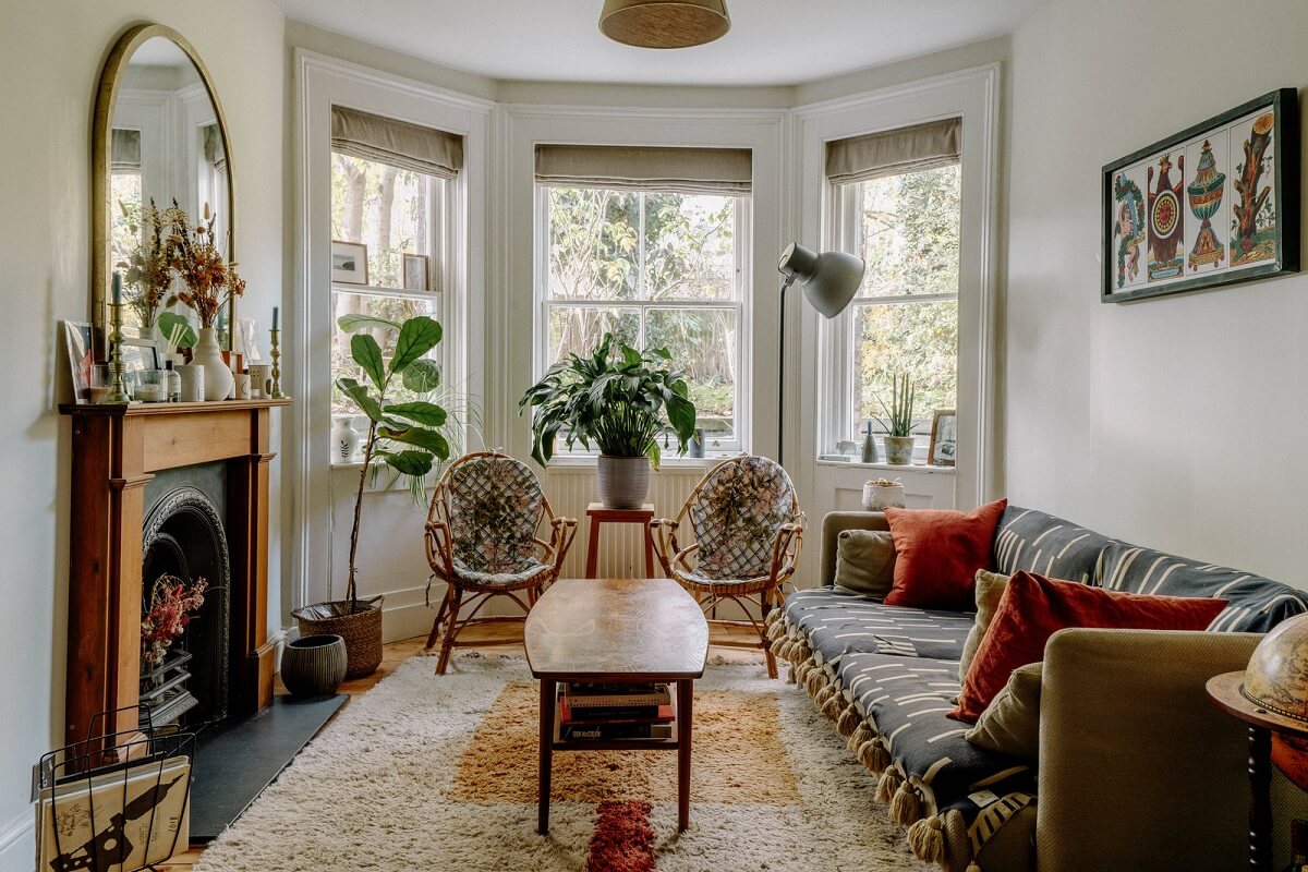 A Charming Apartment in a Victorian Villa 1 living room fireplace bay window