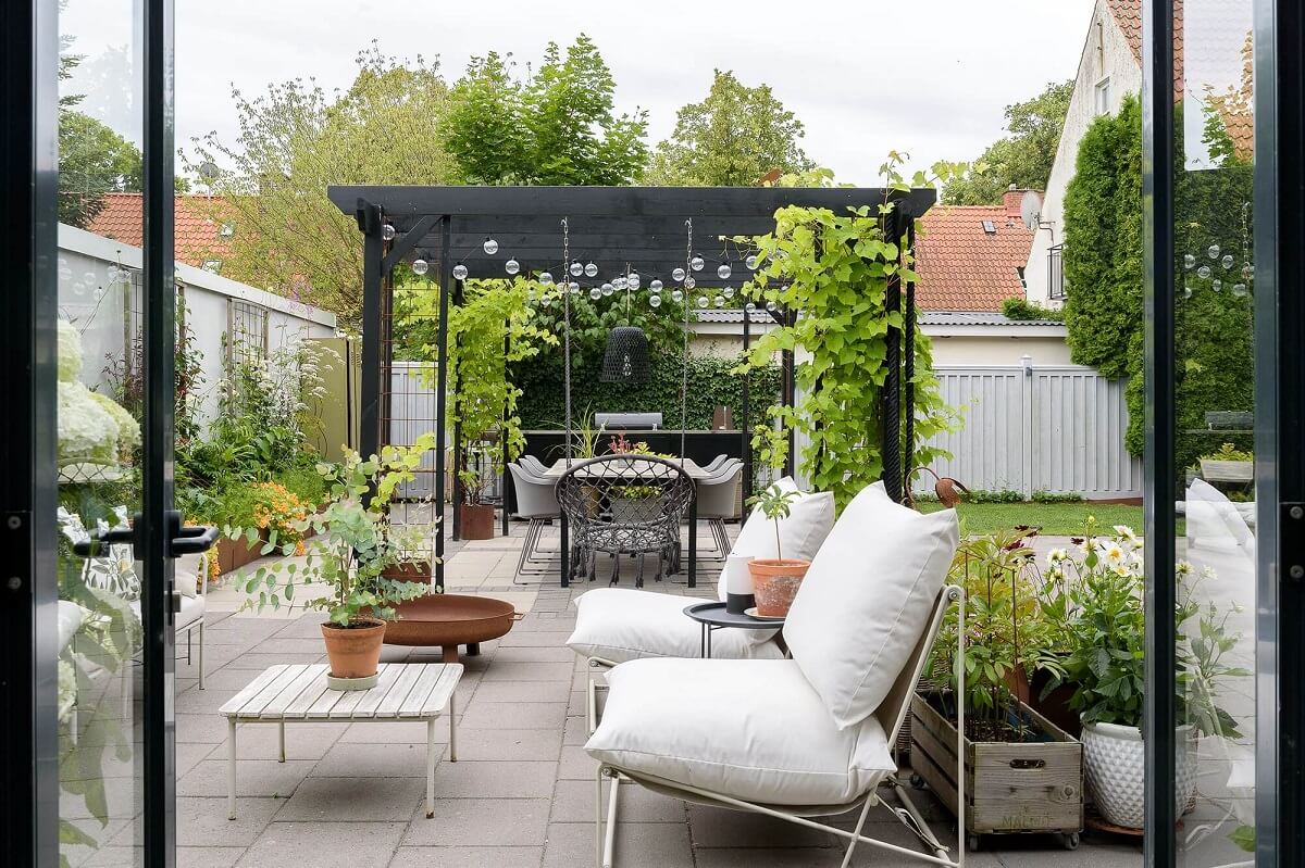 A Beautiful Family Home in a Grand 1930s Villa in Sweden 30 garden