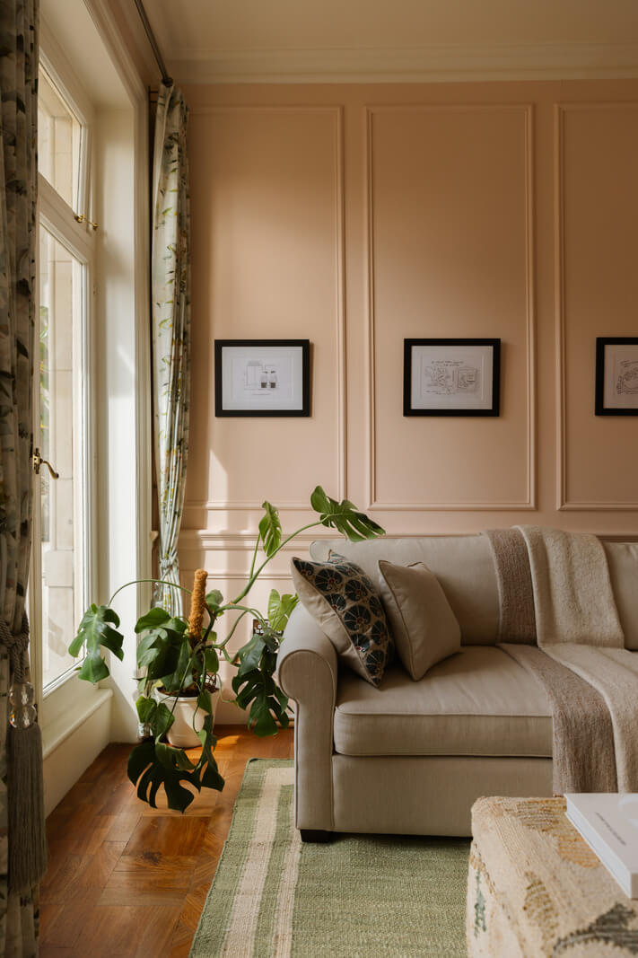 A Stylish Apartment in the Heart of London's Whitehall 3 living room cream tone