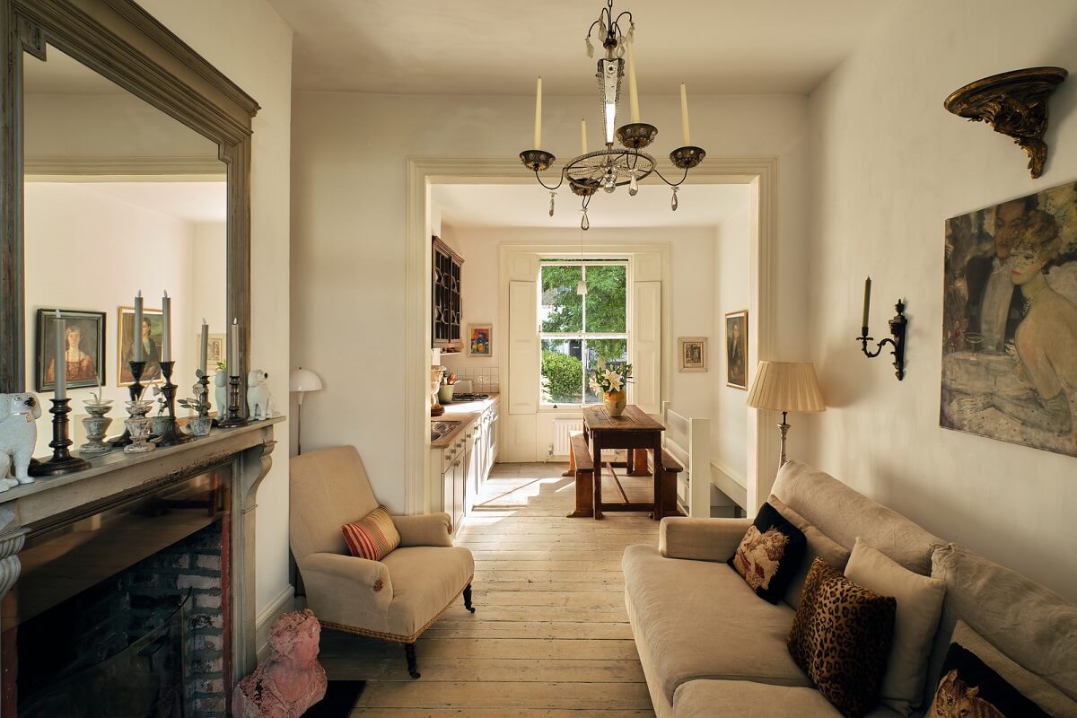 A One-Bedroom Maisonette with a Garden in London 3 double reception room