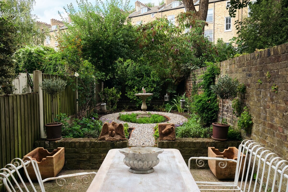 A One-Bedroom Maisonette with a Garden in London 15 green private garden