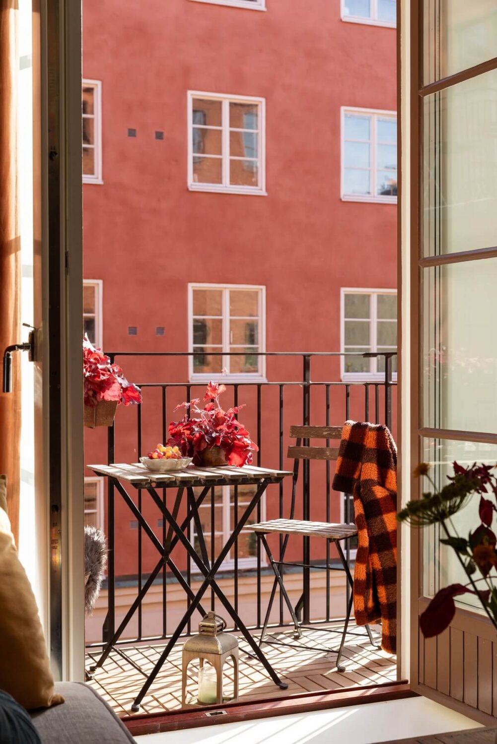 A Stockholm Studio Apartment with Warm Earthy Textiles 6 sunny balcony