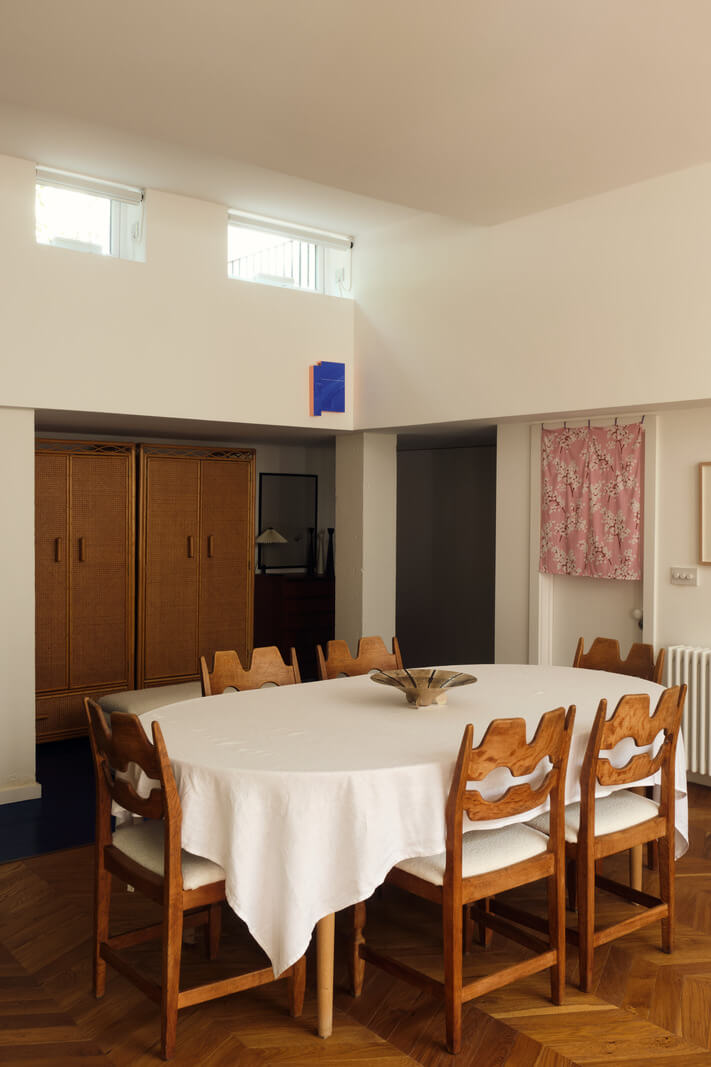 Bold Colors and High Ceilings in a London Duplex Apartment 13 a0O6700000pBvWVEA0 N17 webres Bold Colors and High Ceilings in a London Duplex Apartment
