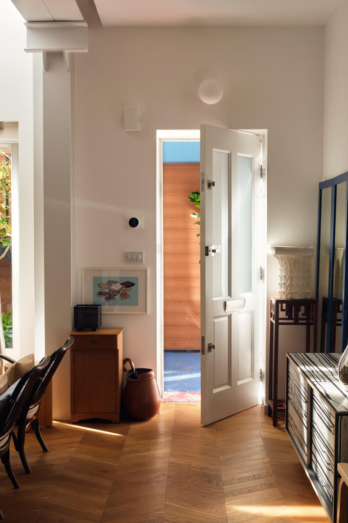 Bold Colors and High Ceilings in a London Duplex Apartment 8 a0O6700000pBvWVEA0 N8 webres Bold Colors and High Ceilings in a London Duplex Apartment