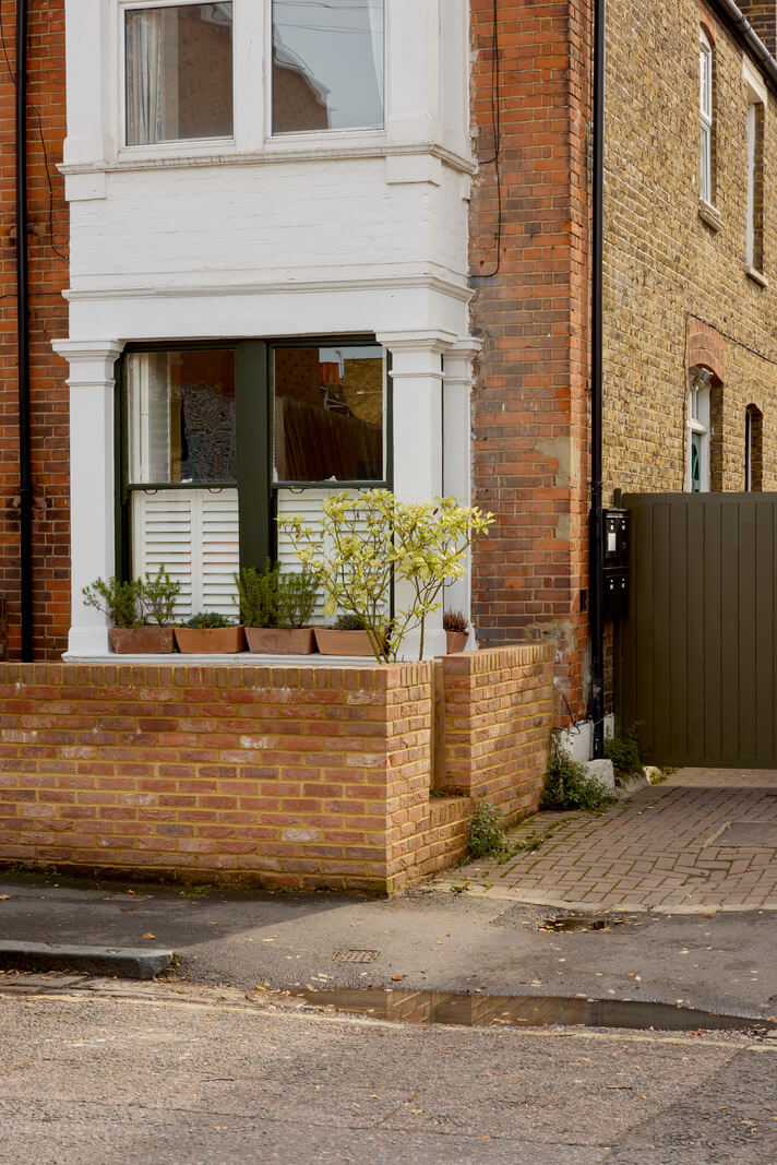 A Beautiful Color Palette in a Victorian London Apartment 19 exterior london apartment A Beautiful Color Palette in a Victorian London Apartment