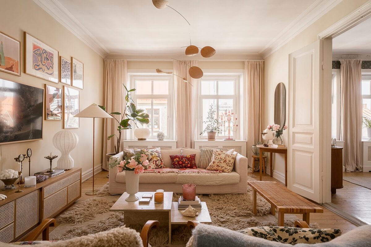 Best of 2024: Living Rooms 8 light cozy living room light yellow walls