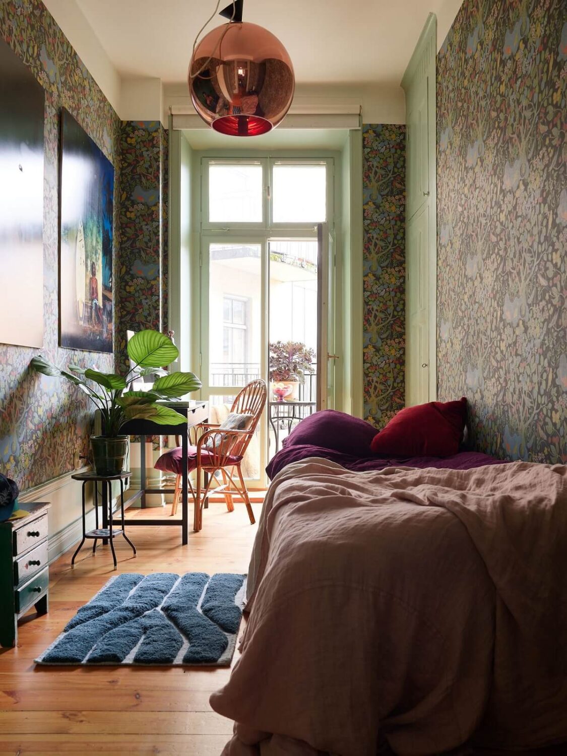 Pink and Green Rooms and Charming Wallpapers in a Family Apartment 33 small bedroom with Svenskt Tenn's Paradise wallpaper
