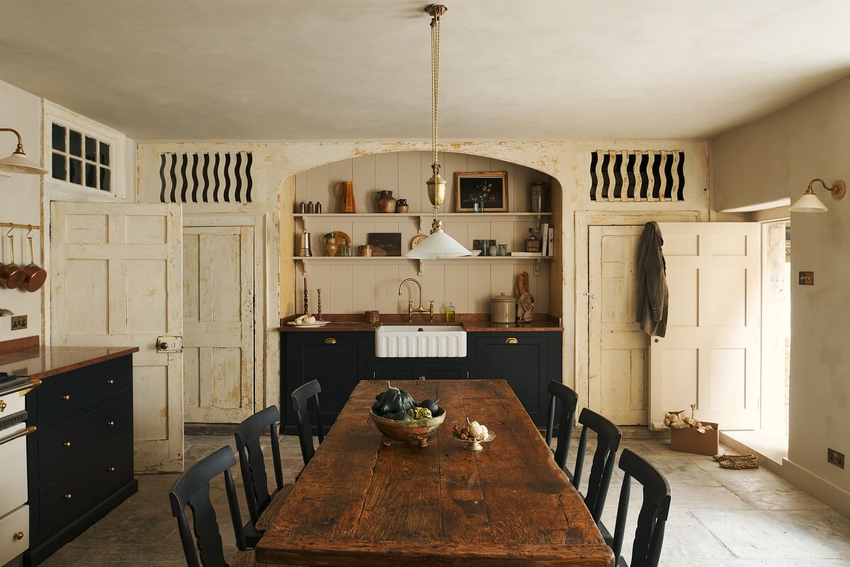 Historic Character in a Georgian Townhouse Basement Kitchen in Bath 1 1.TheClassicEnglishKitchen deVOL LOW RES Historic Character in a Georgian Townhouse Basement Kitchen in Bath