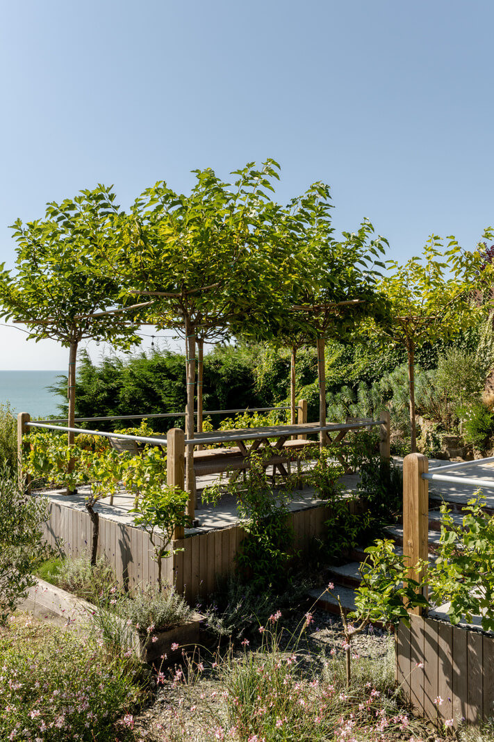 A Grand Victorian House with Modern Interiors and Channel Views 21 a0OP6000003gs3tMAA N30 webres A Grand Victorian House with Modern Interiors and Channel Views