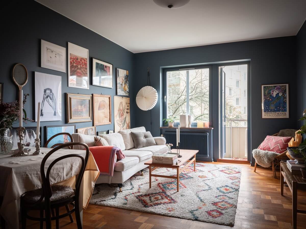 A Small Swedish Apartment with Dark Blue Walls 1 blue walls living room wooden floor