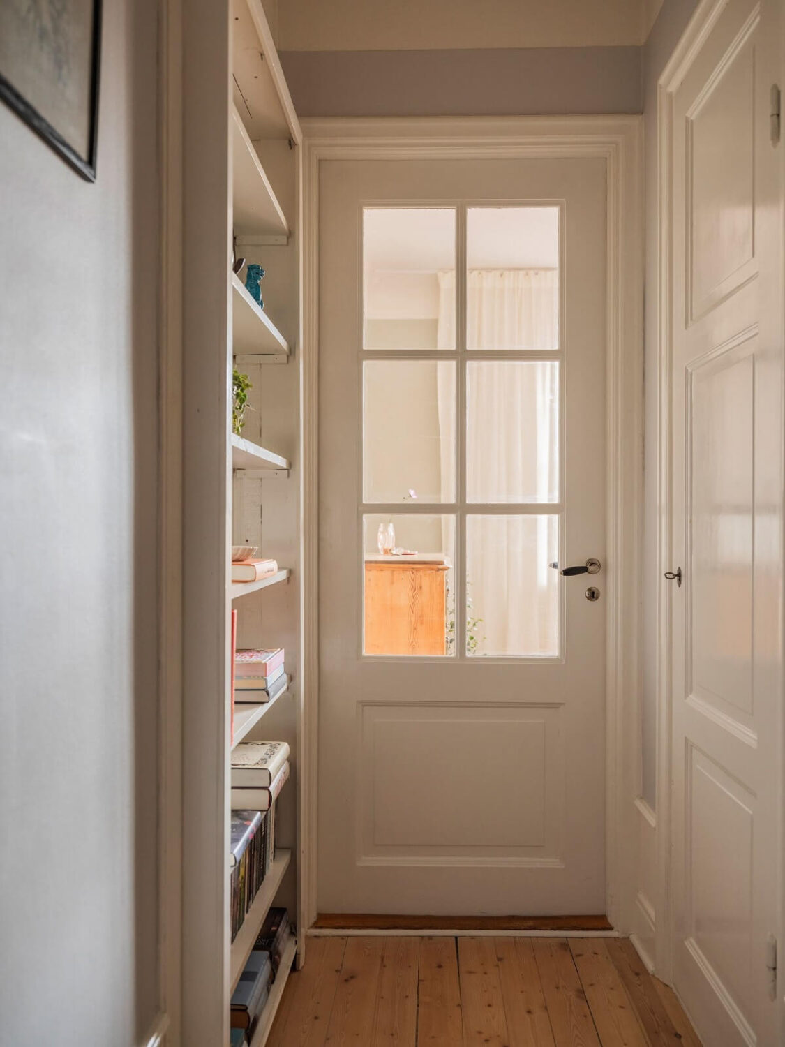 A Living Room with Light Purple Walls in a Swedish Apartment 15 hallway with built in shelves
