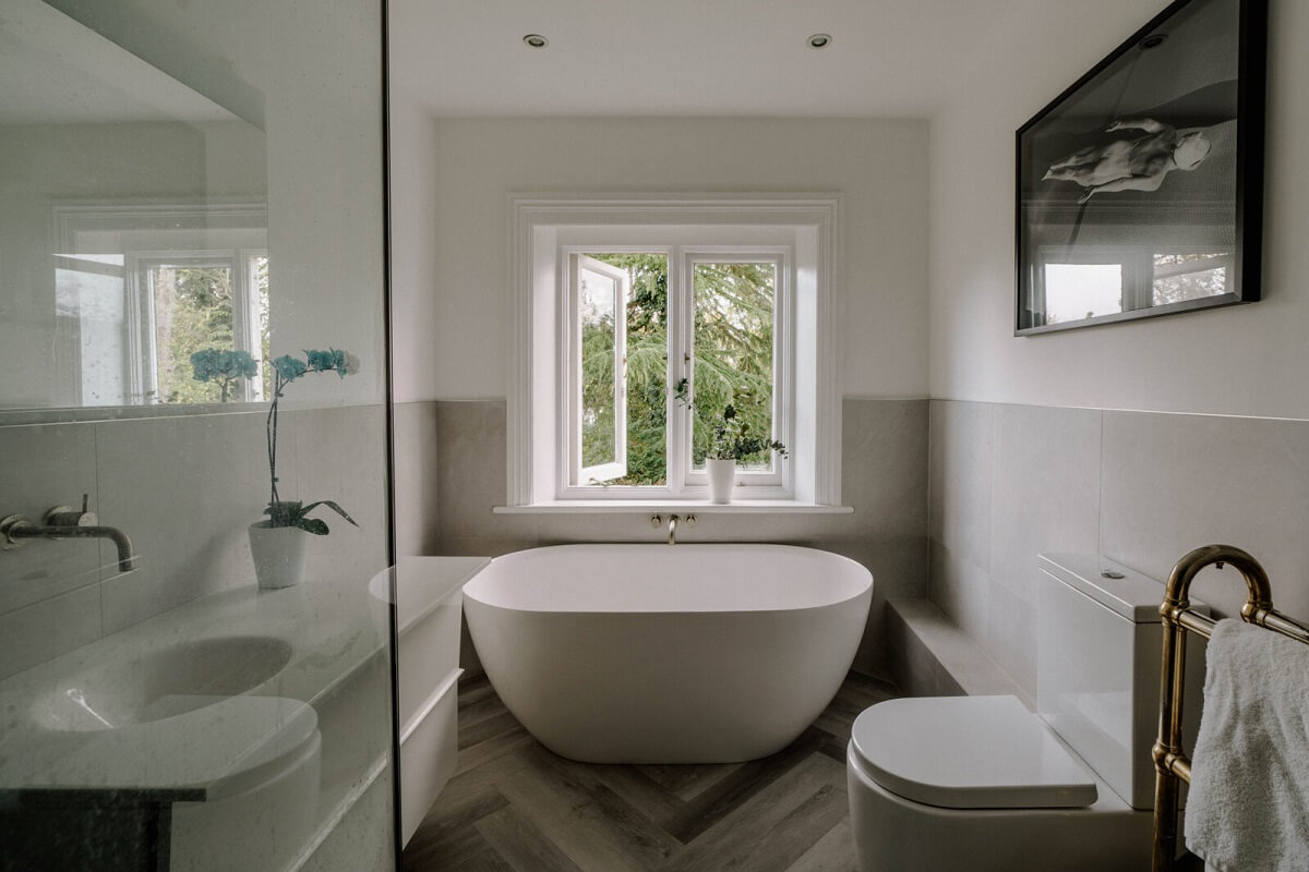 A Grand Arts and Crafts House in London 15 modern bathroom freestanding bath