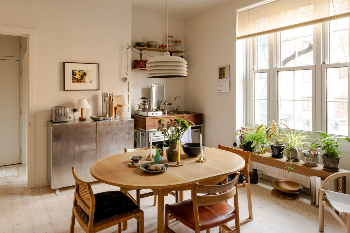 A Serene Color Palette in a Small London Apartment 1 a0OP60000055cubMAA N11 webres A Serene Color Palette in a Small London Apartment