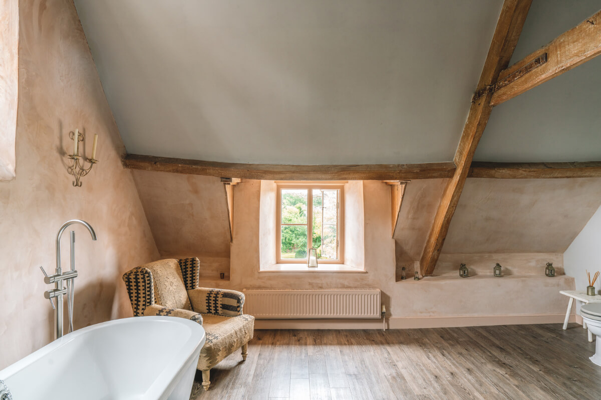 A Beautiful Renovated Country House in England 22 attic bathroom wooden beams