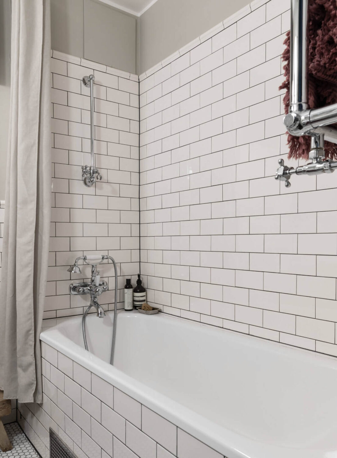 A Charming Ground Floor Apartment with a Large Patio Garden 19 bath tub classic white tiles