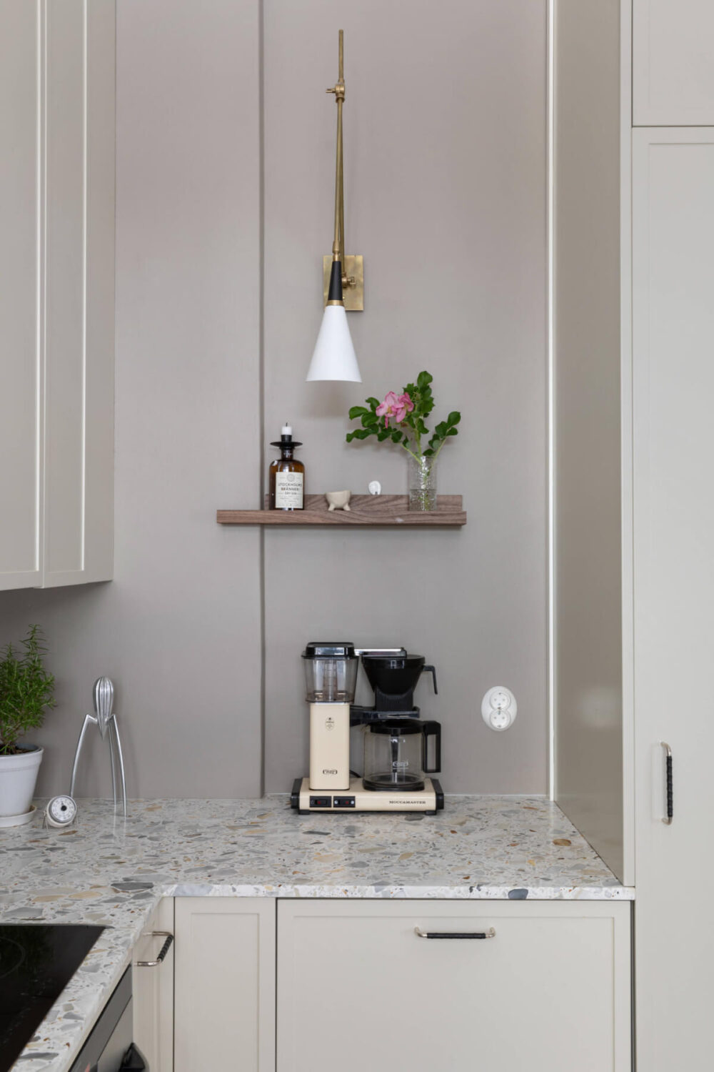 A Calm, Neutral Color Palette in a Classic Swedish Apartment 12 coffee corner with small shelf