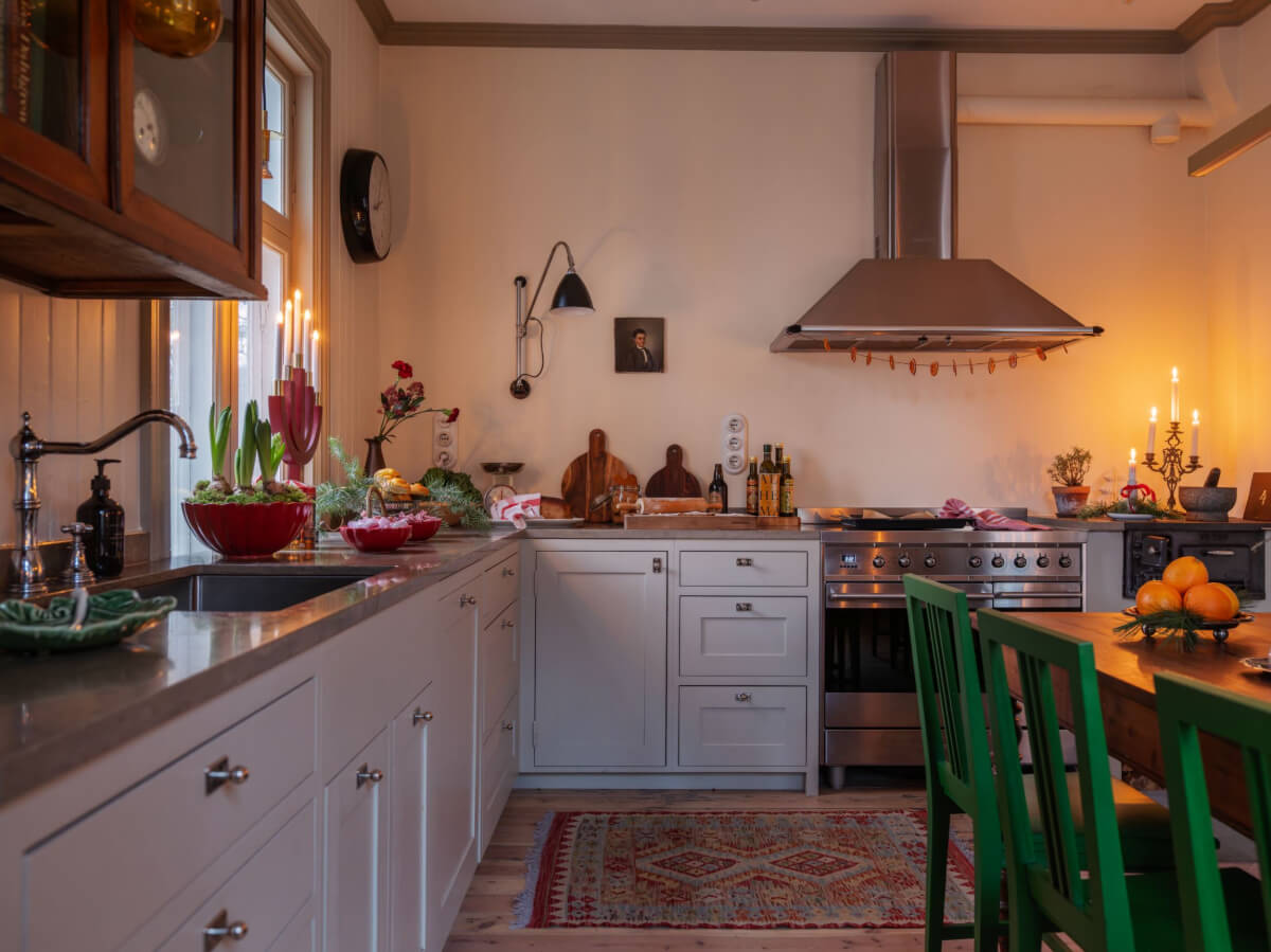 A Beautiful Turn-of-the-Century Family Home in Sweden 14 cozy kitchen with table and green chairs