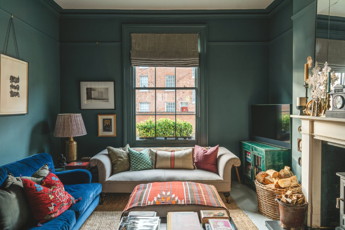 A Renovated Georgian Townhouse with a Stunning Kitchen Extension 1 dark blue living room sash window