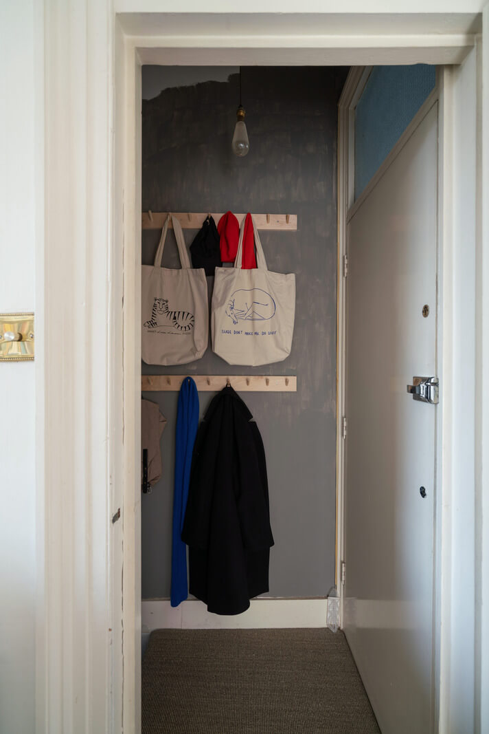 A Light One-Bedroom Apartment in a Victorian Terrace House 16 hall wall hooks