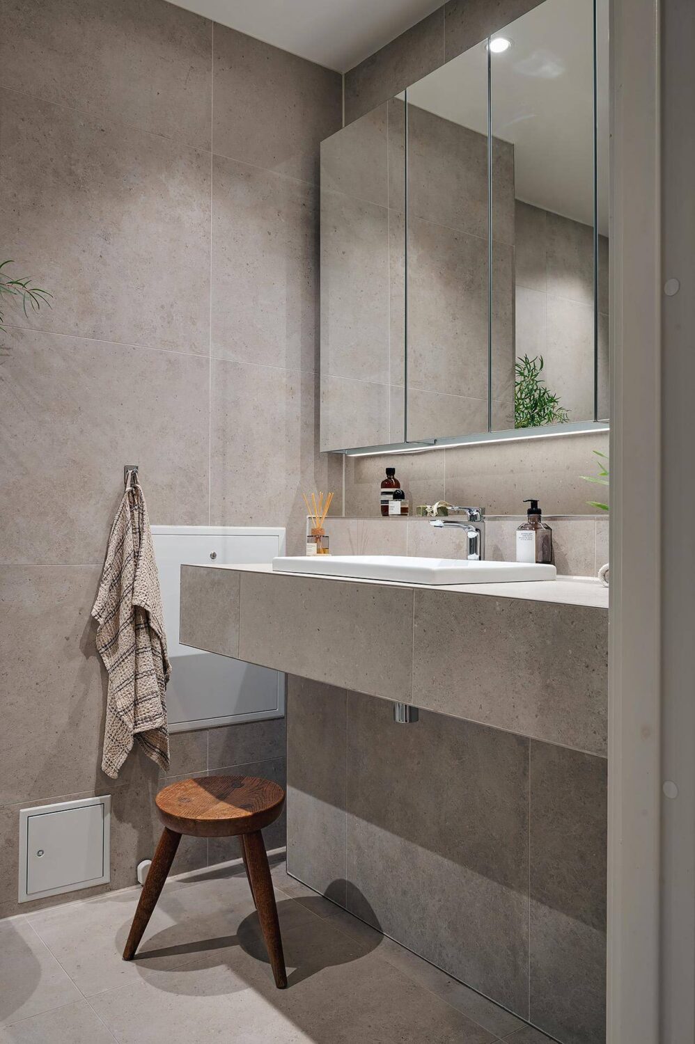 Period Features and Modern Materials in a Swedish Apartment 30 modern bathroom