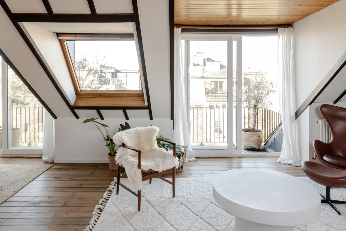 A Light Duplex Apartment in an Arts and Crafts Building 3 attic living room balcony