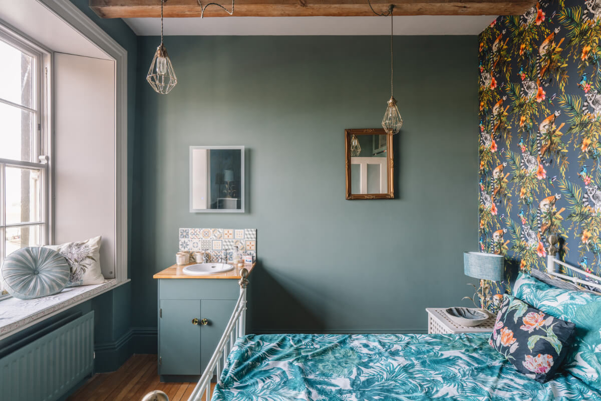 Colorful Rooms in a Regency Manor House in Yorkshire 28 bedroom window seat wallpaper sink