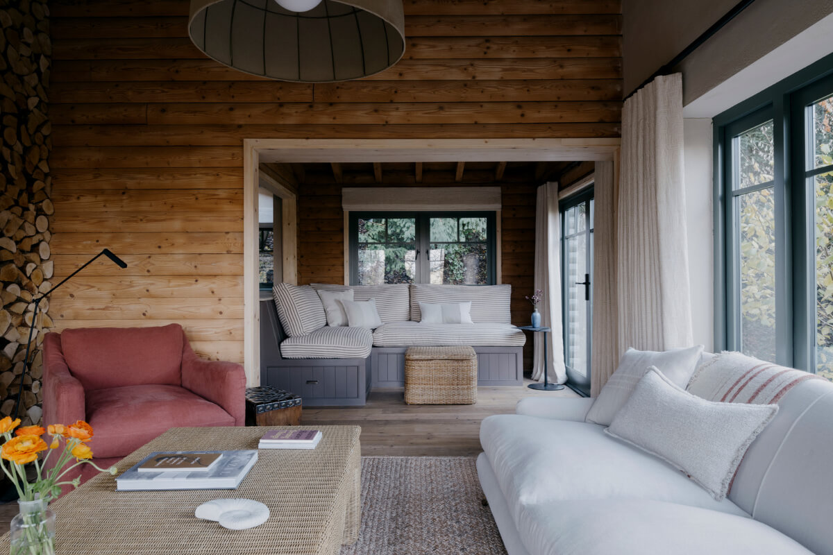 A Cozy and Contemporary Take on a Traditional Log House 1 cozy sitting room rustic wooden wall built-in bench