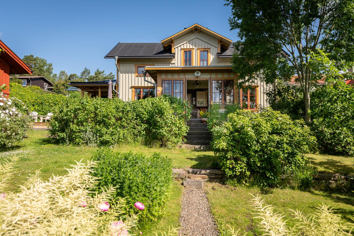 A Beautiful Historic Swedish Country House with Wallpapers 42 garden historic swedish house