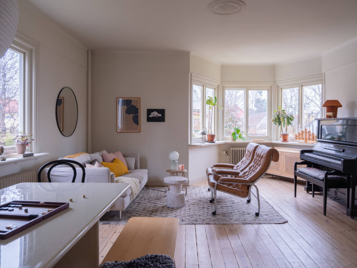 A 1920s Villa Pairs Modern Design and Period Features 1 light living room wooden floor