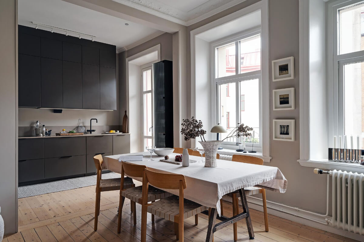 A Gothenburg Apartment with a Small Dark Green Bedroom 11 open plan living space dining table black kitchen