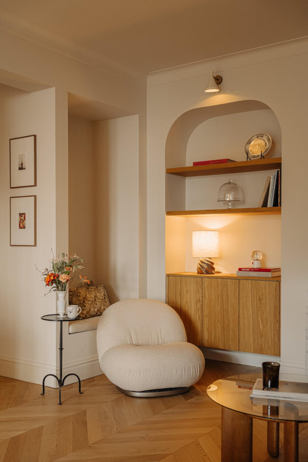 A Luxurious Apartment in Amsterdam with a Lovely Master Suite 3 sitting room built-in bench curved niches