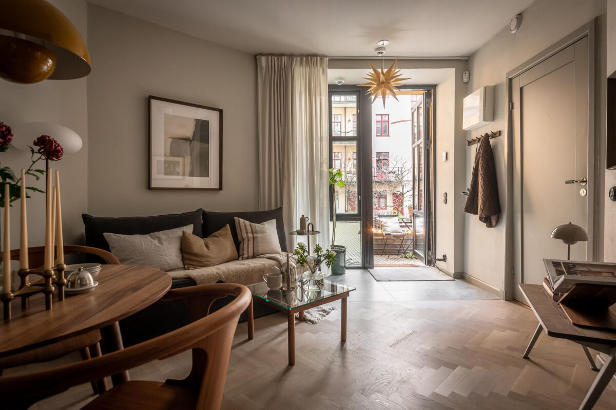 A Small Ground Floor Apartment Decorated in Gray Tones 3 small living room outdoor space