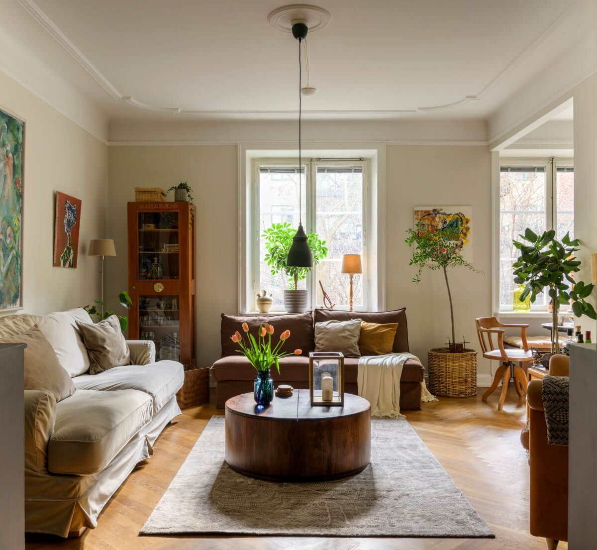 A Cozy Courtyard Apartment with a Brown Bedroom 4 MEDA360F74245B84F63BE2284BA687AEEE3 2820x1880 1 A Cozy Courtyard Apartment with a Brown Bedroom