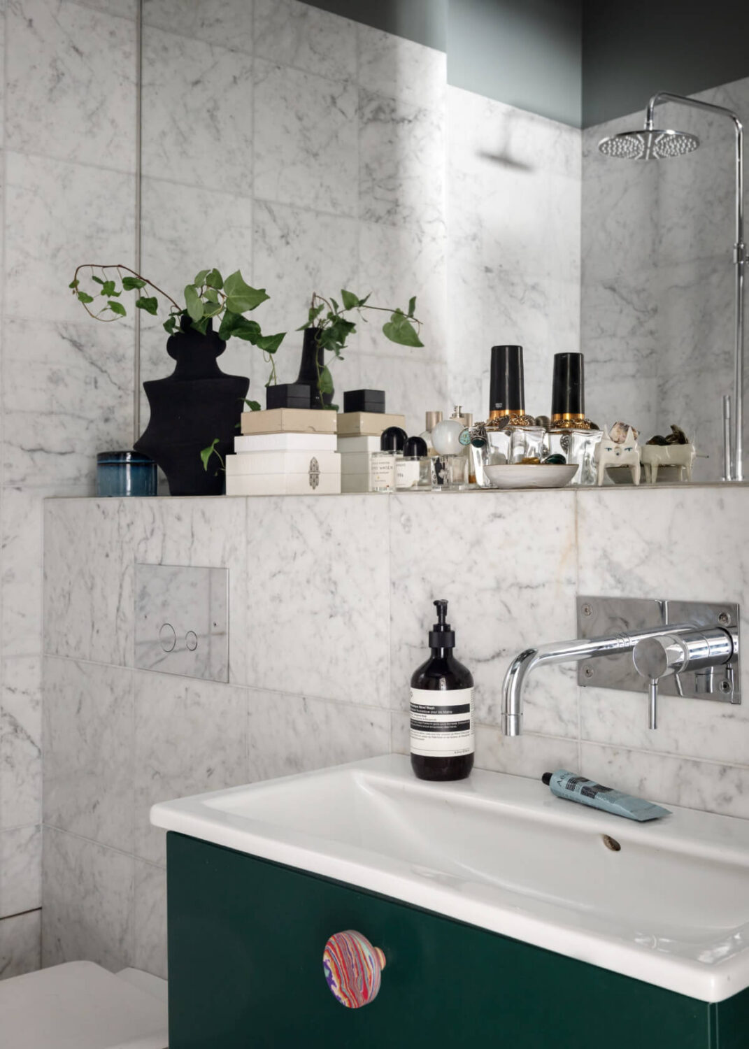 An Amazing Swedish House with Pink and Gray Rooms 29 bathroom detail