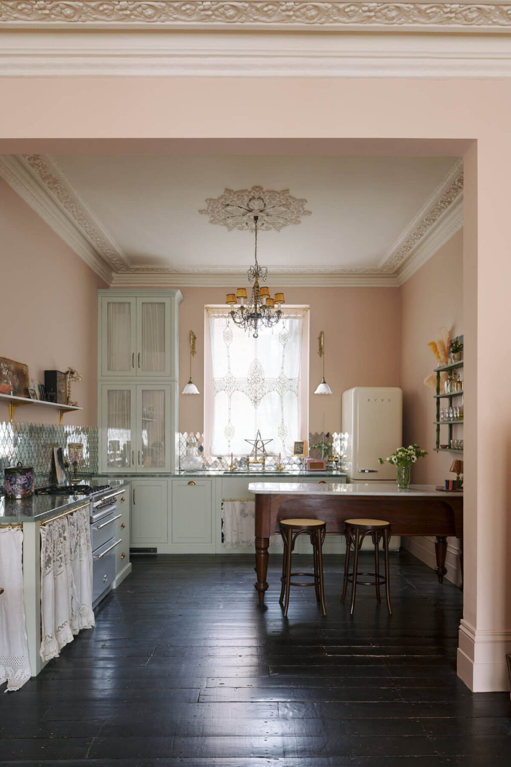 Pearl Lowe's New deVOL Kitchen and Bathroom in her Portobello Home 2 devol-classic-english-kitchen-pearl-lowe-portobello-london-house-nordroom8