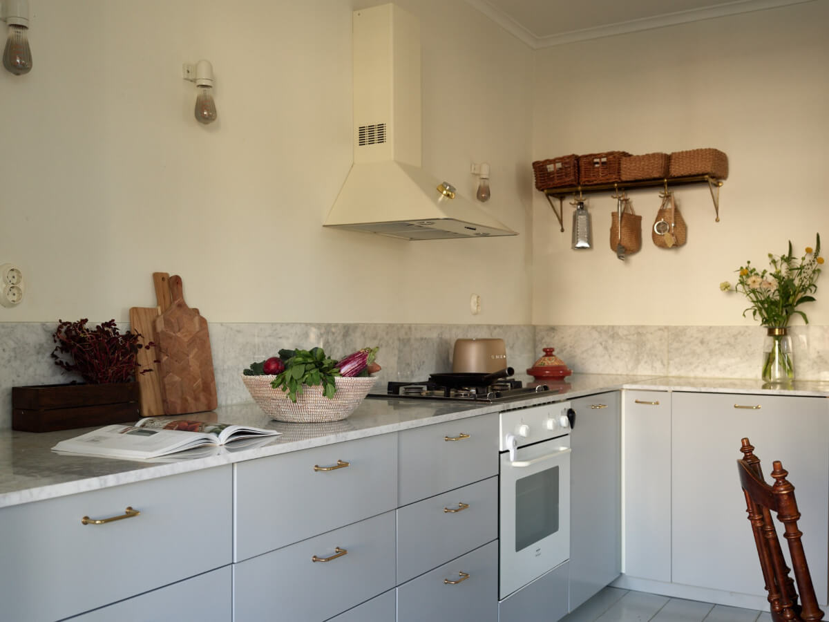 Light-Filled Rooms and a Charming Veranda in a Swedish Apartment 11 light gray kitchen shelf
