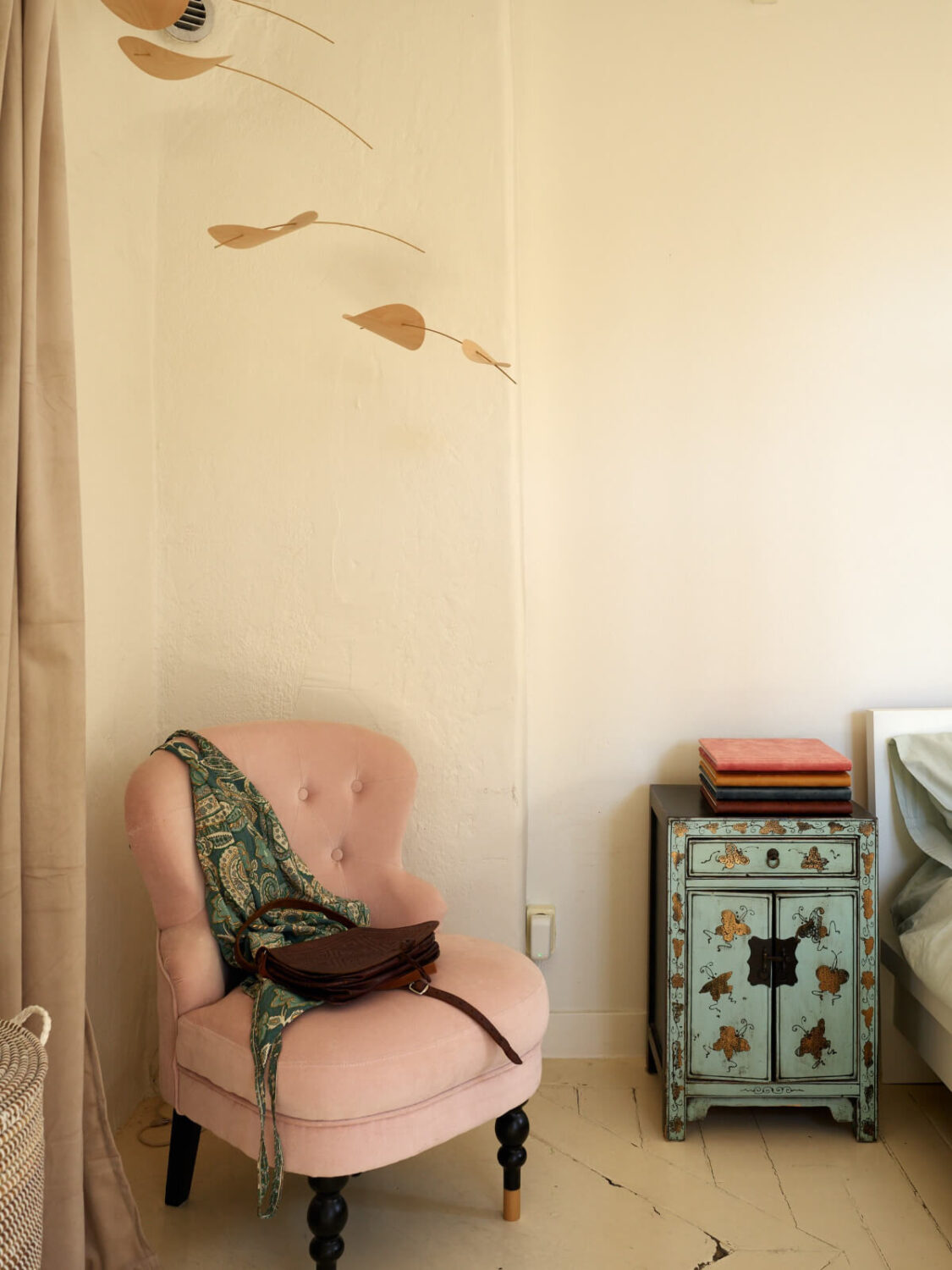 Light-Filled Rooms and a Charming Veranda in a Swedish Apartment 21 pink chair