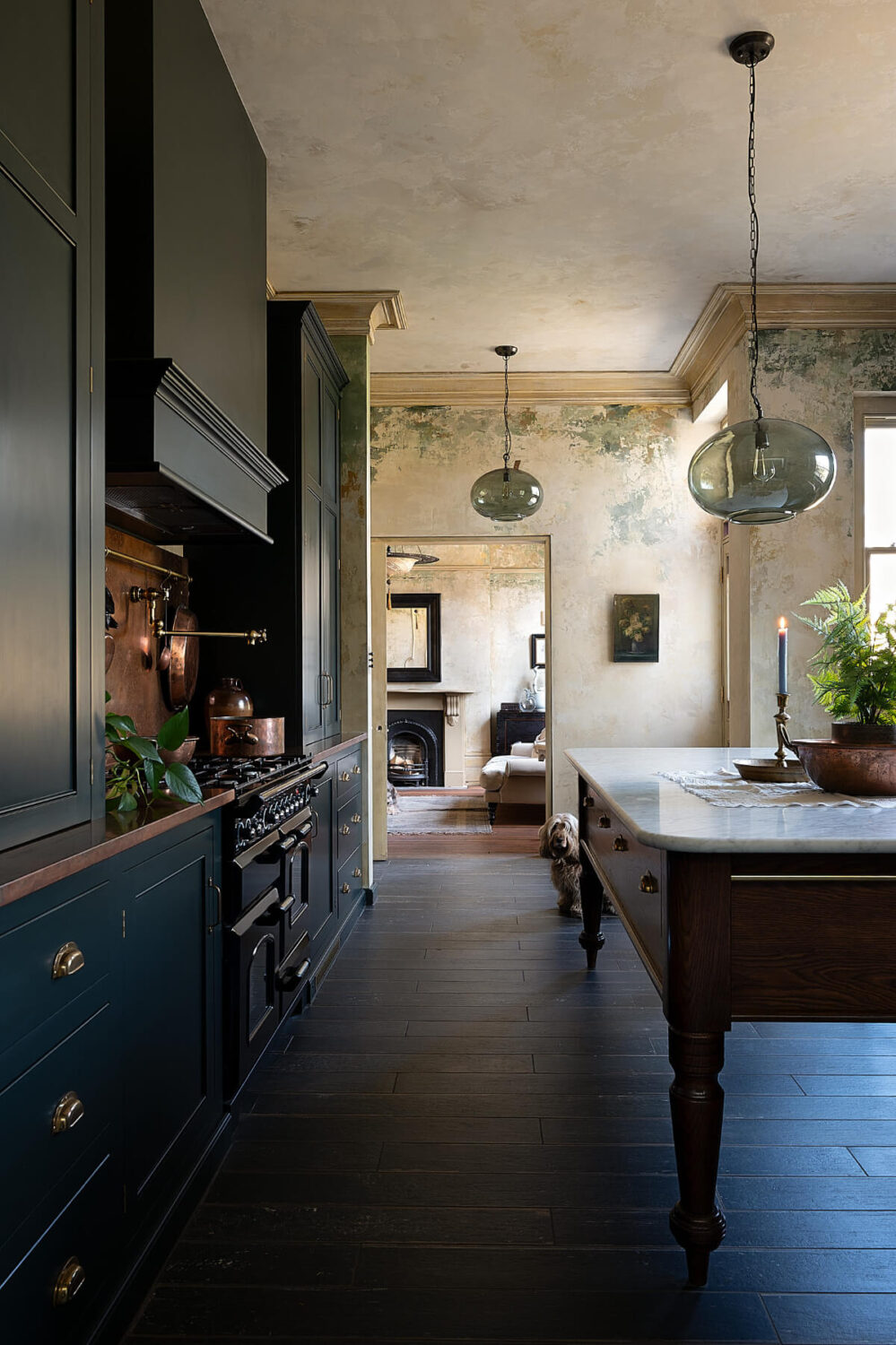 A Green Classic English deVOL Kitchen in a Restored Georgian House 3 2.TheClassicEnglishKitchen deVOL LOW RES A Green Classic English deVOL Kitchen in a Restored Georgian House
