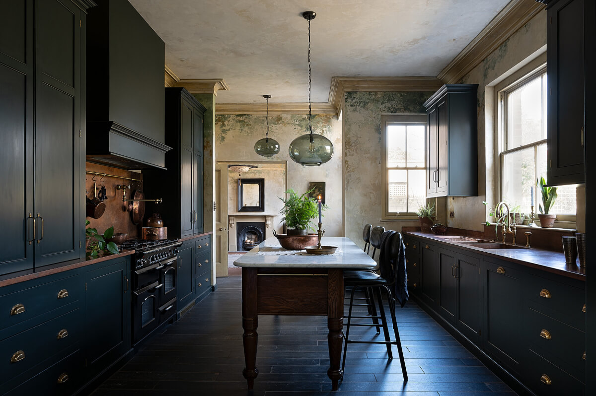 A Green Classic English deVOL Kitchen in a Restored Georgian House 1 3.TheClassicEnglishKitchen-deVOL_LOW-RES